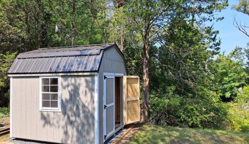 Highwall shed with metal roof by Better Way Sheds